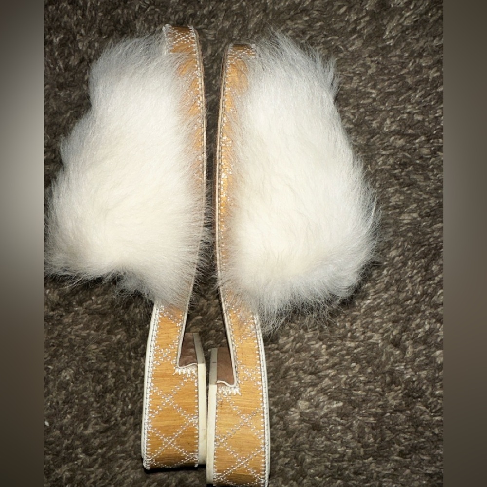 Chanel White Fur Slide Sandals Size 38.5 - Picture 4 of 13